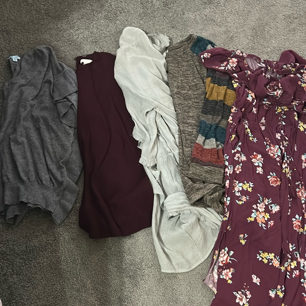 Pre-loved Women’s tops and jumpsuits bundle
Sizes M-L